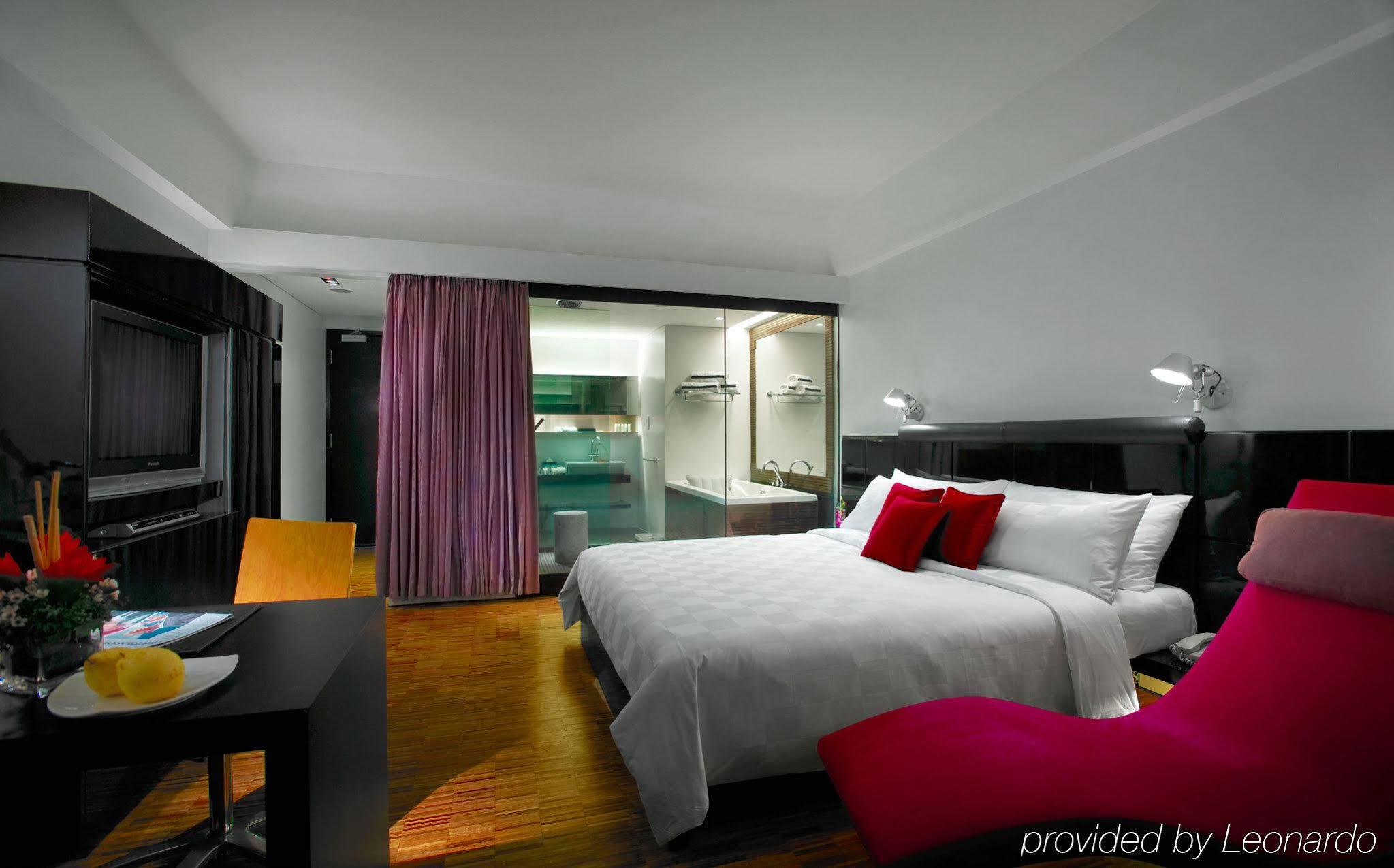 Hotel Maya Kuala Lumpur Bagian luar foto A room at the hotel