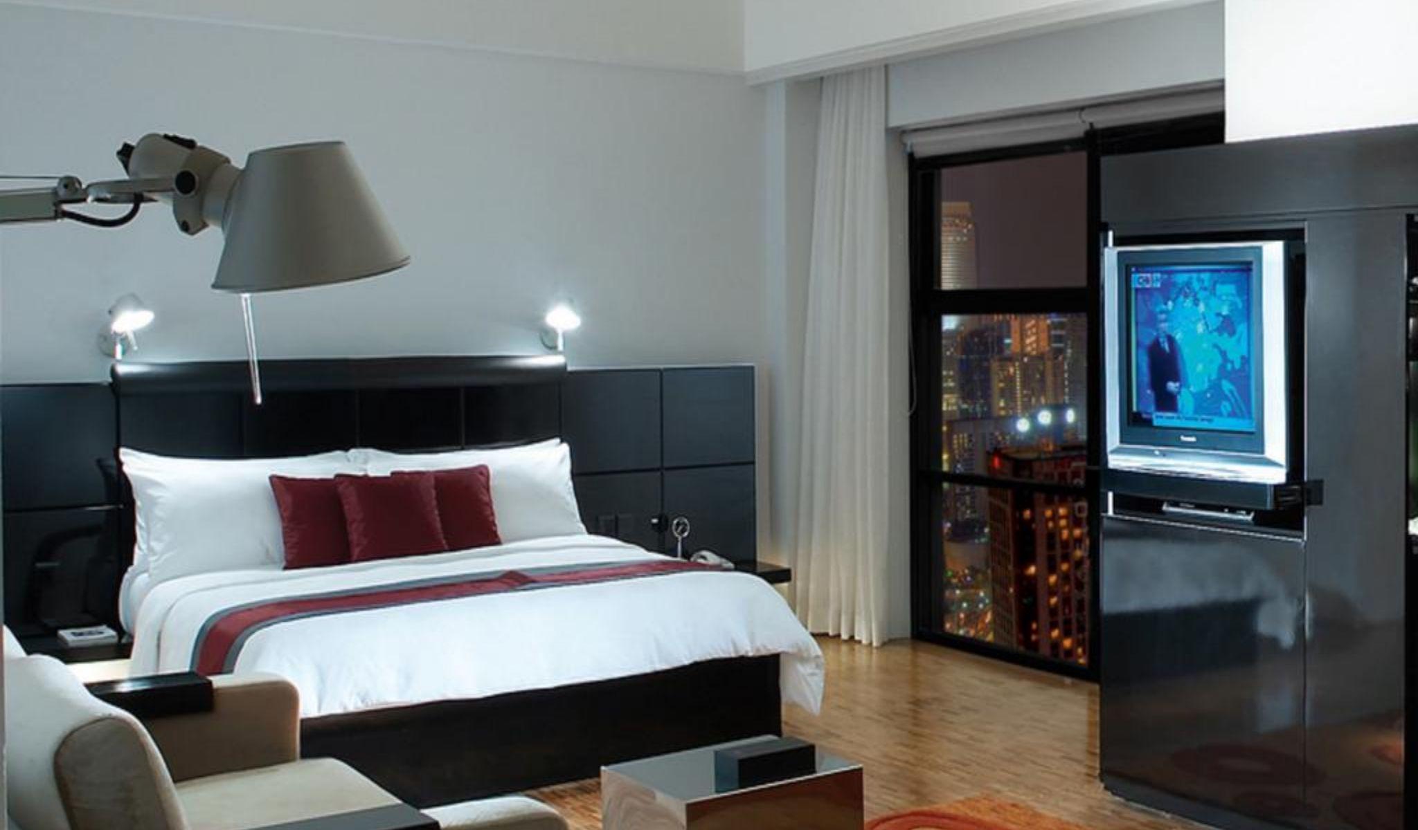 Hotel Maya Kuala Lumpur Bagian luar foto A room at the hotel