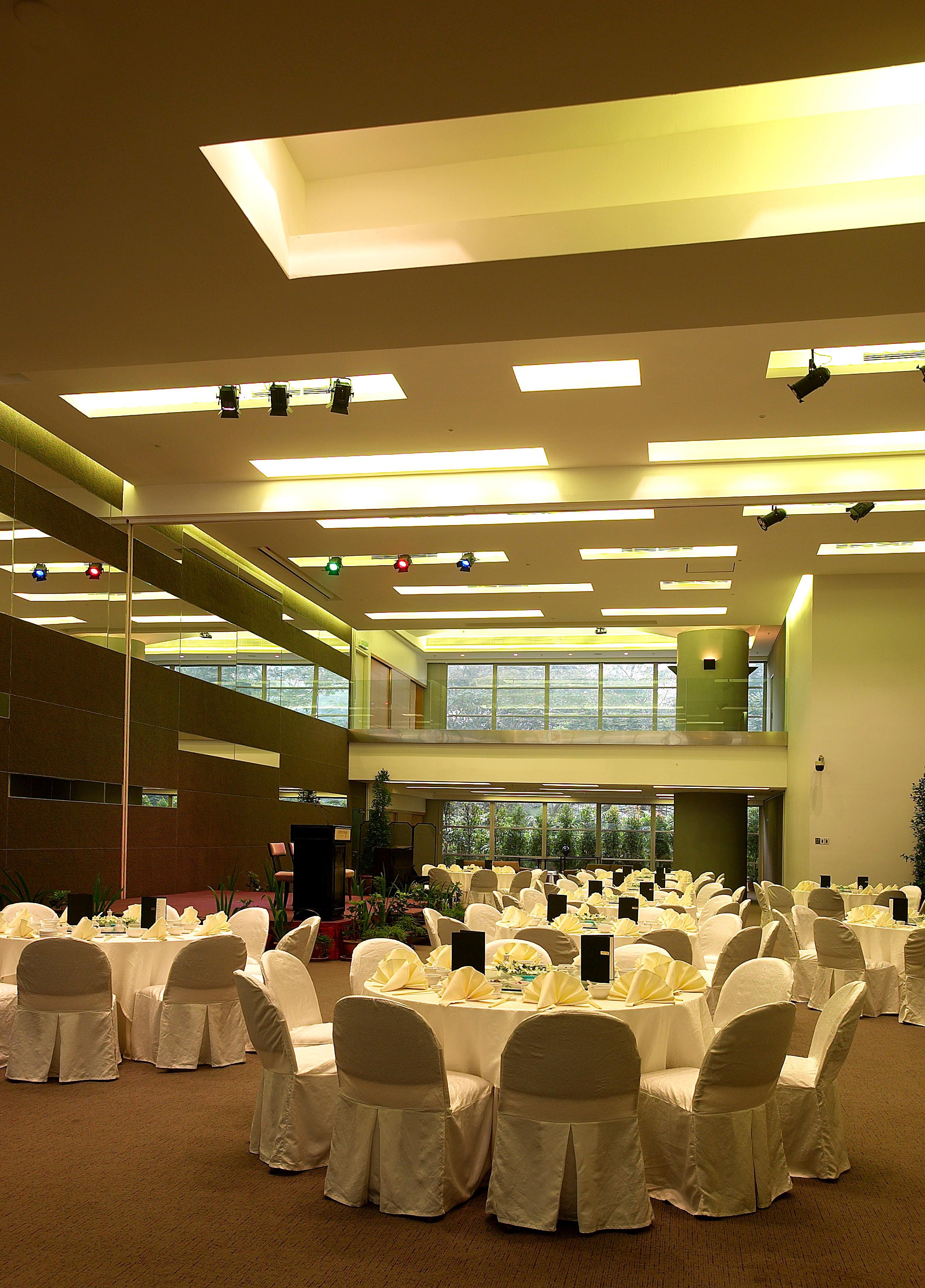 Hotel Maya Kuala Lumpur Bagian luar foto The ballroom