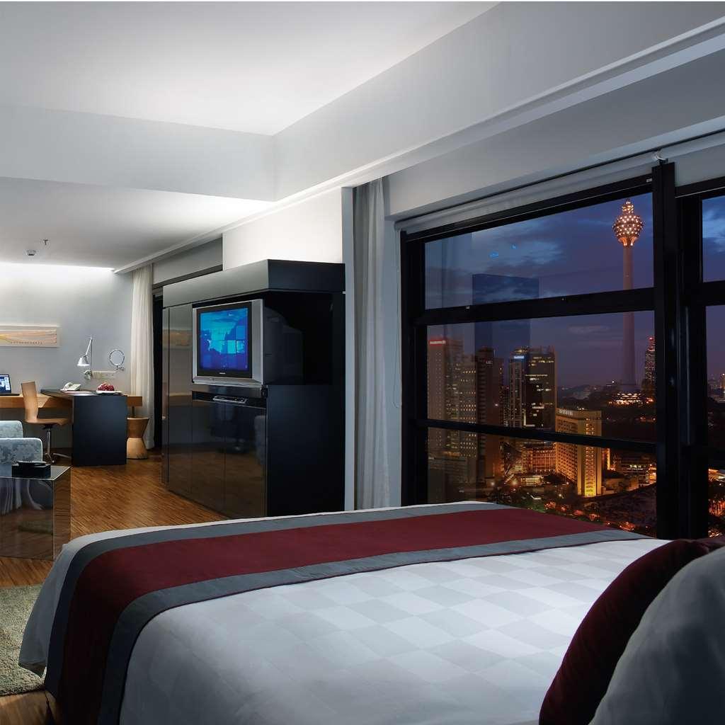 Hotel Maya Kuala Lumpur Ruang foto A room at the hotel