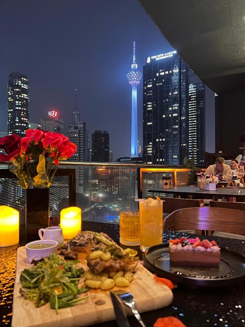 Hotel Maya Kuala Lumpur Bagian luar foto View from the 360° Bar