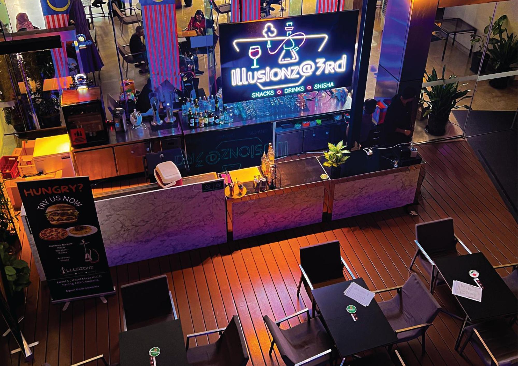 Hotel Maya Kuala Lumpur Bagian luar foto 7th Street Bar