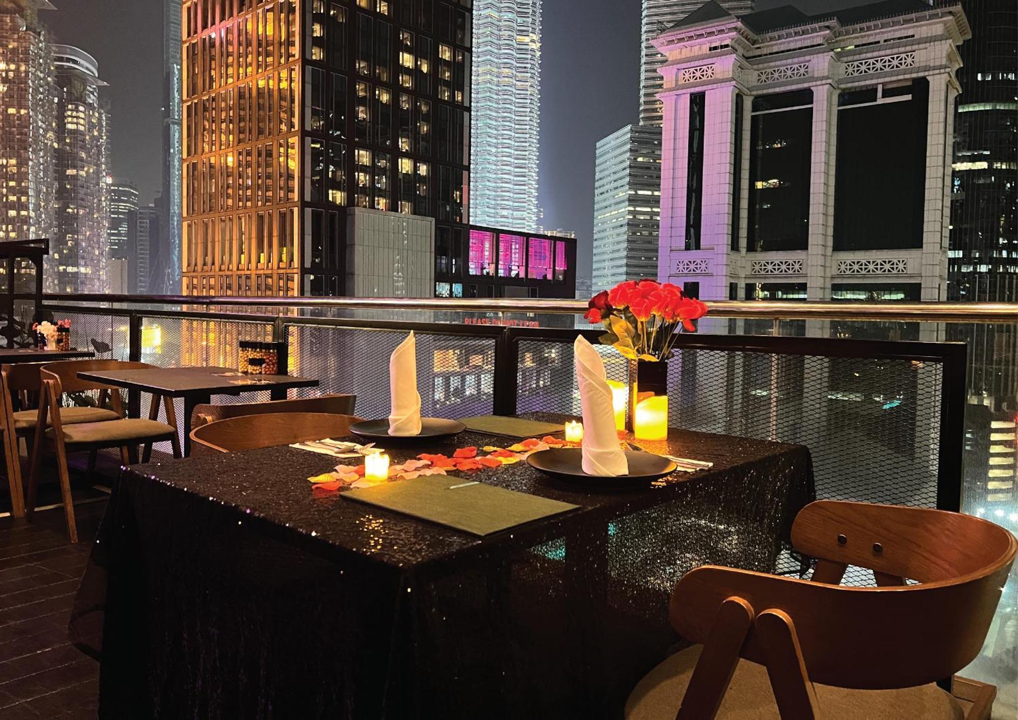 Hotel Maya Kuala Lumpur Bagian luar foto The View